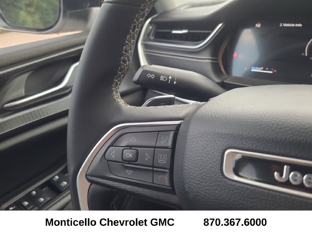 2023 Jeep Grand Cherokee Laredo 4x4