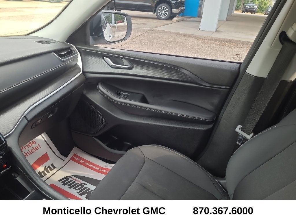 2023 Jeep Grand Cherokee Laredo 4x4